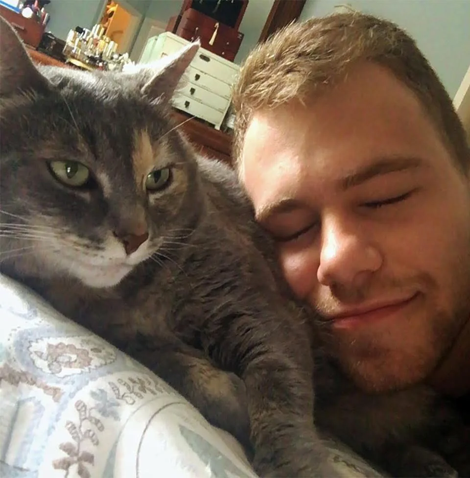 Gatita y su mejor amigo